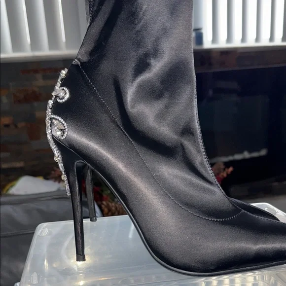 Stunning Black Embellished Women's Heels - Picture 3 of 10